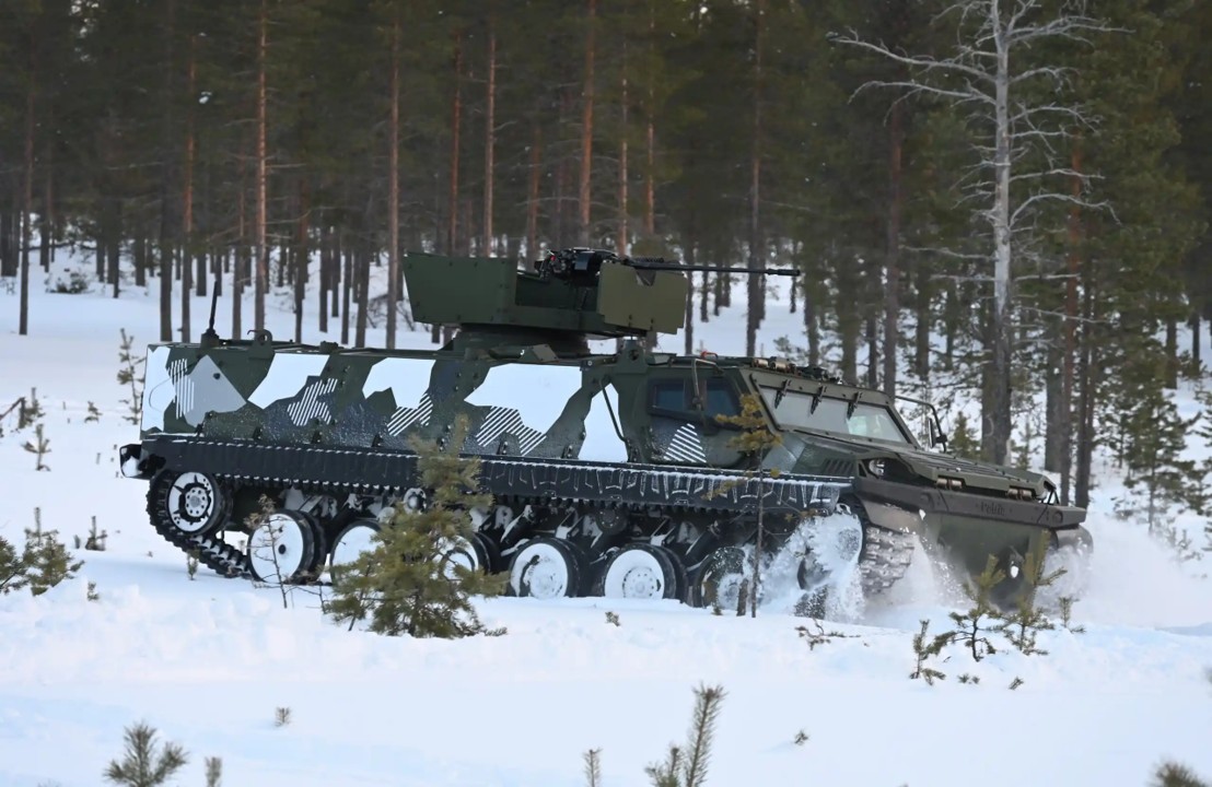 Patria TRACKX Finish Tracked Amphibious Armored Personnel Carrier (APC) (C)